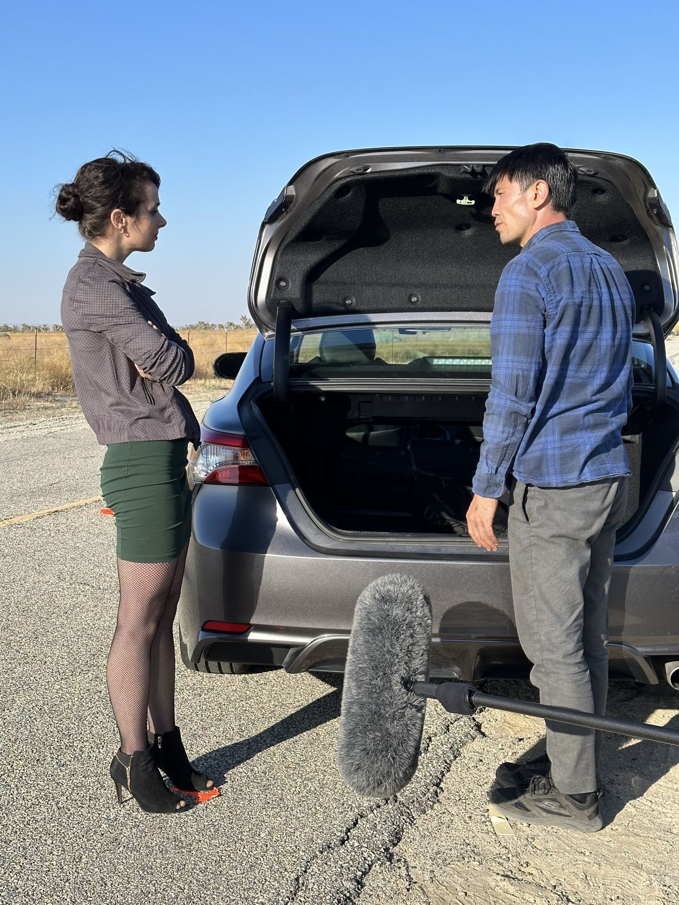 Medet Aman and Olya Aman at the car between takes, photo 5